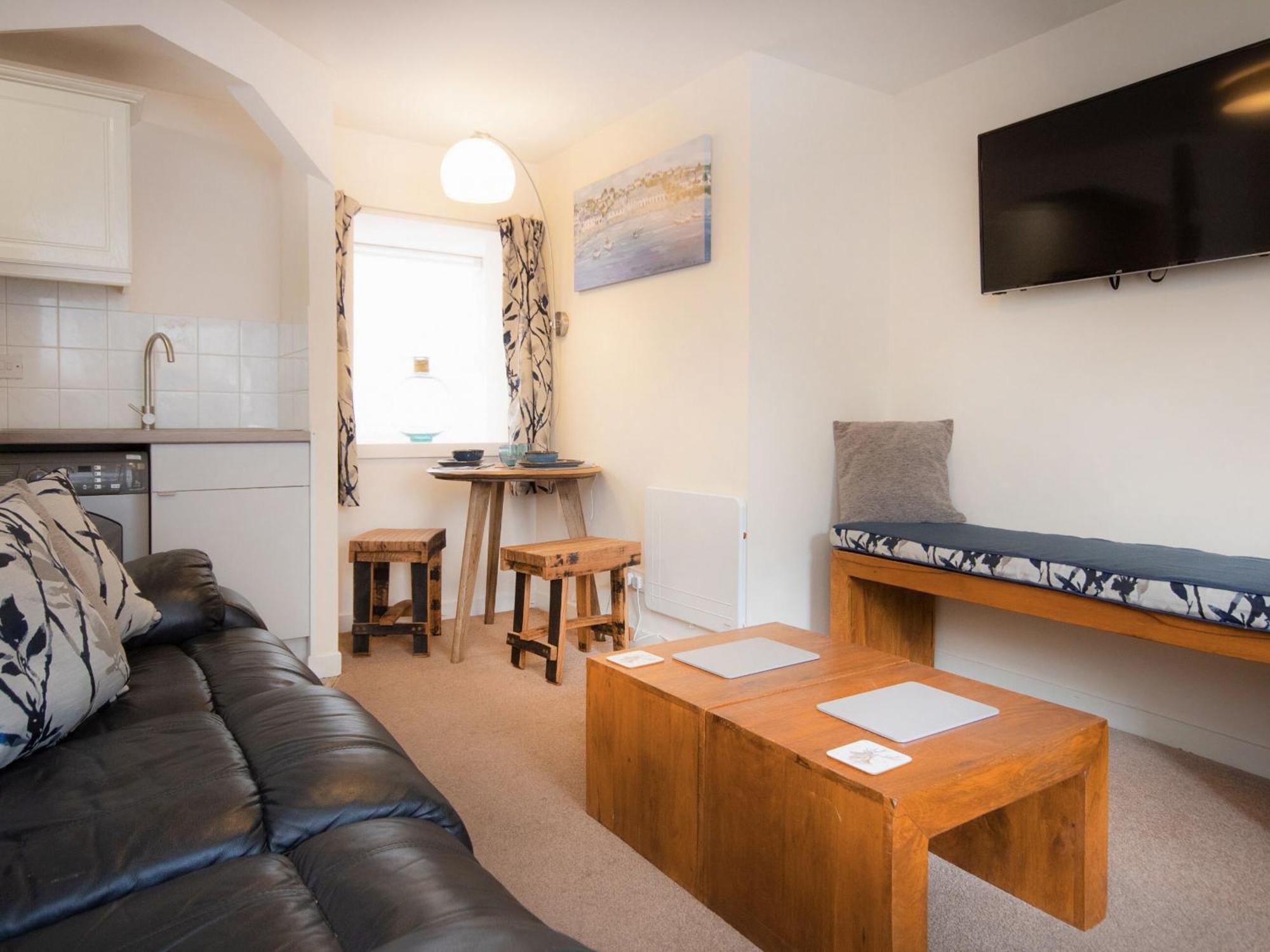 Alexander Courtyard Villa Inverness Dış mekan fotoğraf