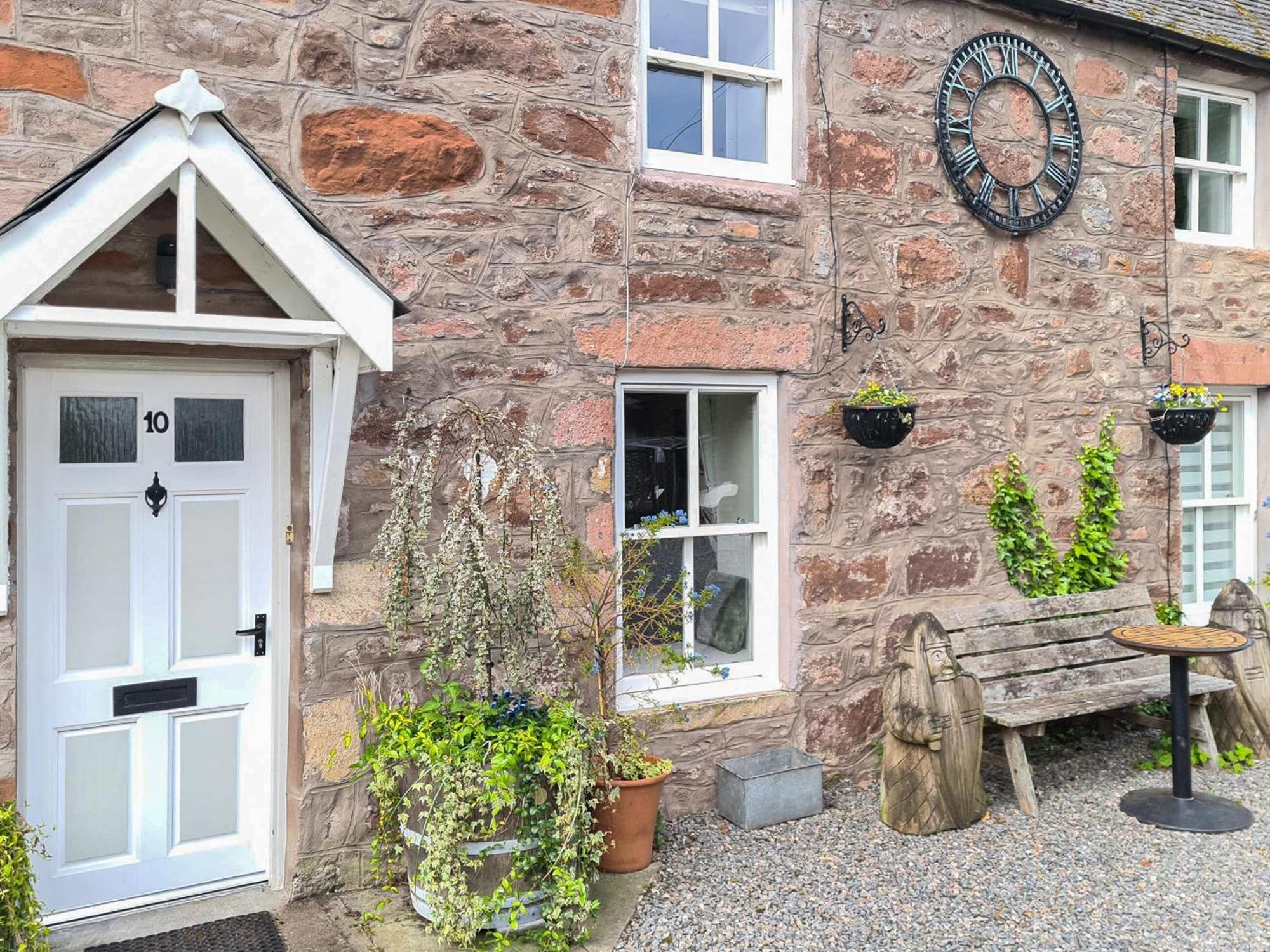 Alexander Courtyard Villa Inverness Dış mekan fotoğraf